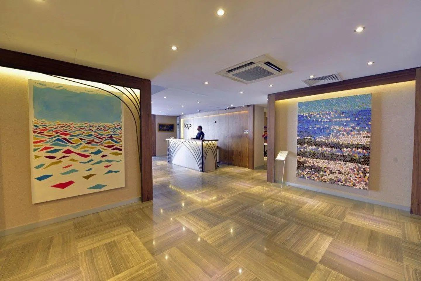 Upsuites LOUNGE_LOBBY