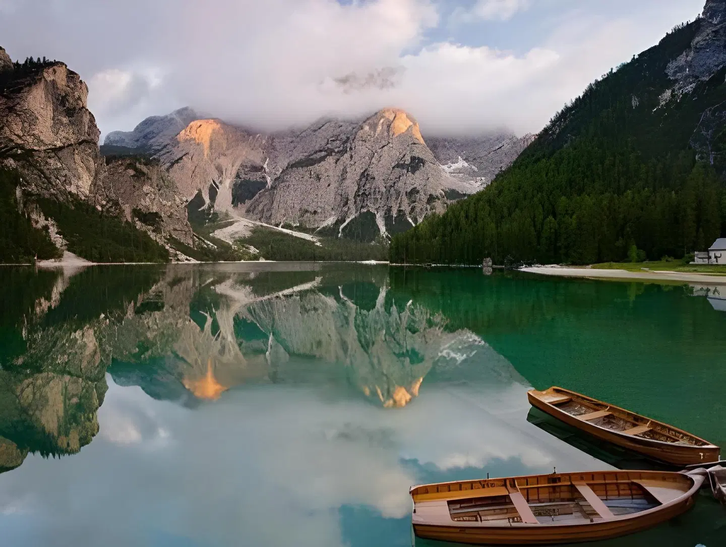 Hotel Lago di Braies Terrasse