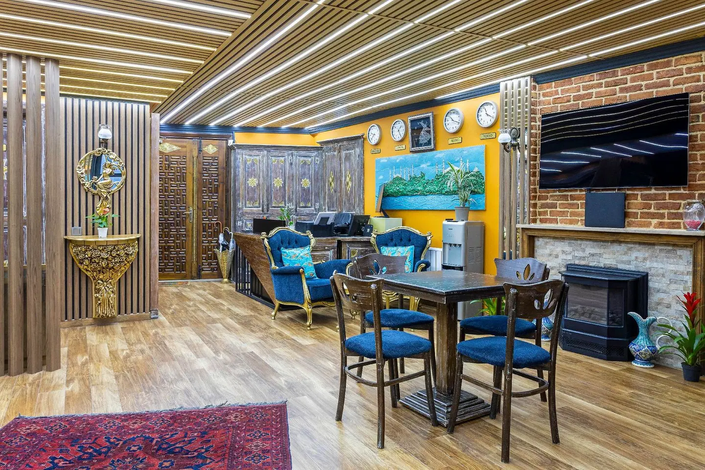 Wonder Wood Hotel Restaurant