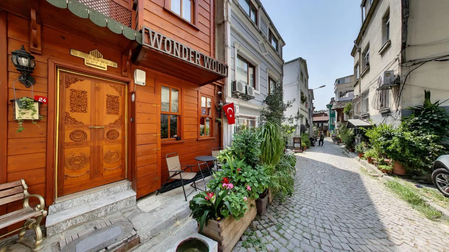 Wonder Wood Hotel EXTERIOR