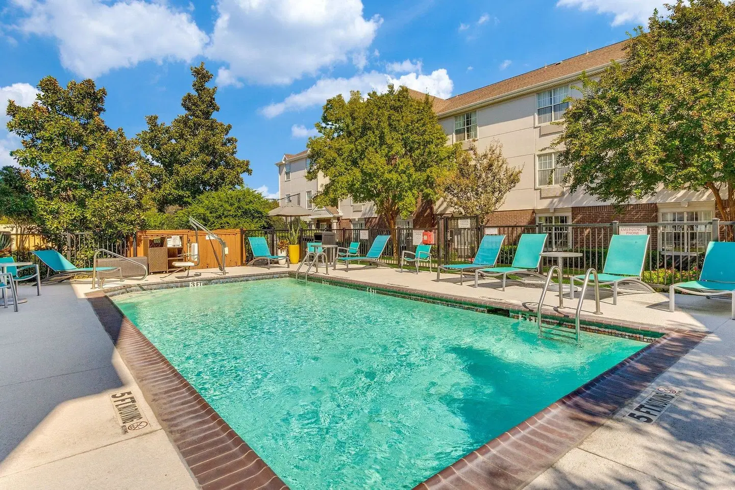 TownePlace Suites by Marriott Dallas Arlington North OUTDOOR_POOL