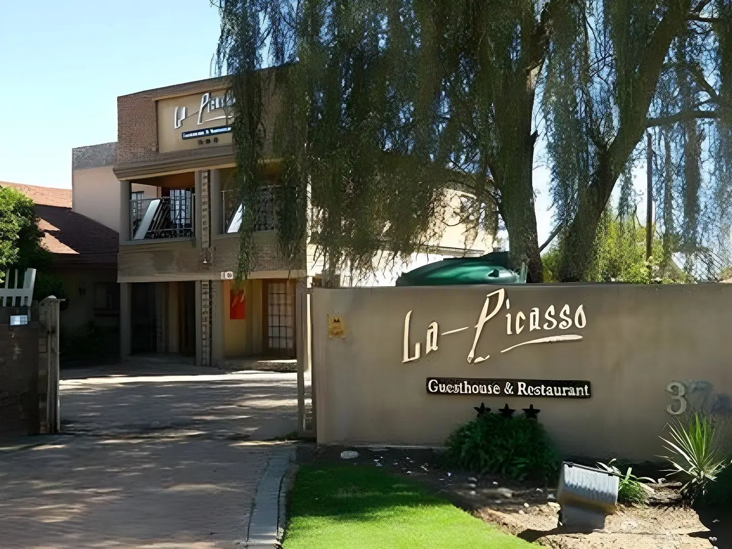 La Picasso Guesthouse EXTERIOR