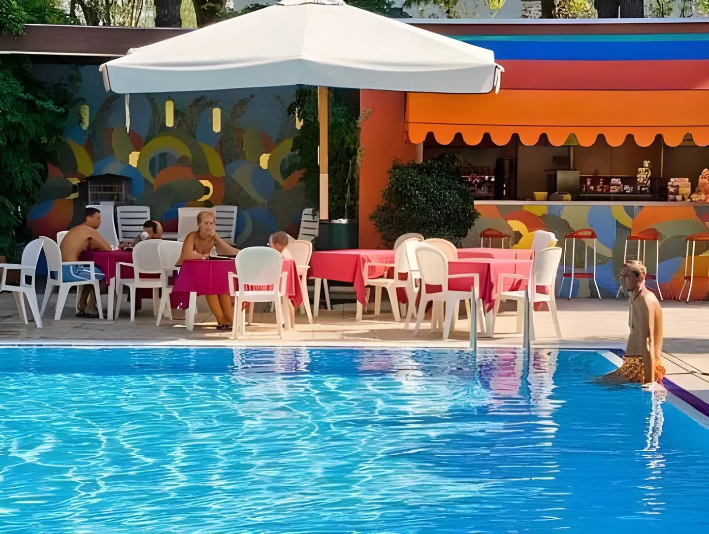 Ariston OUTDOOR_POOL