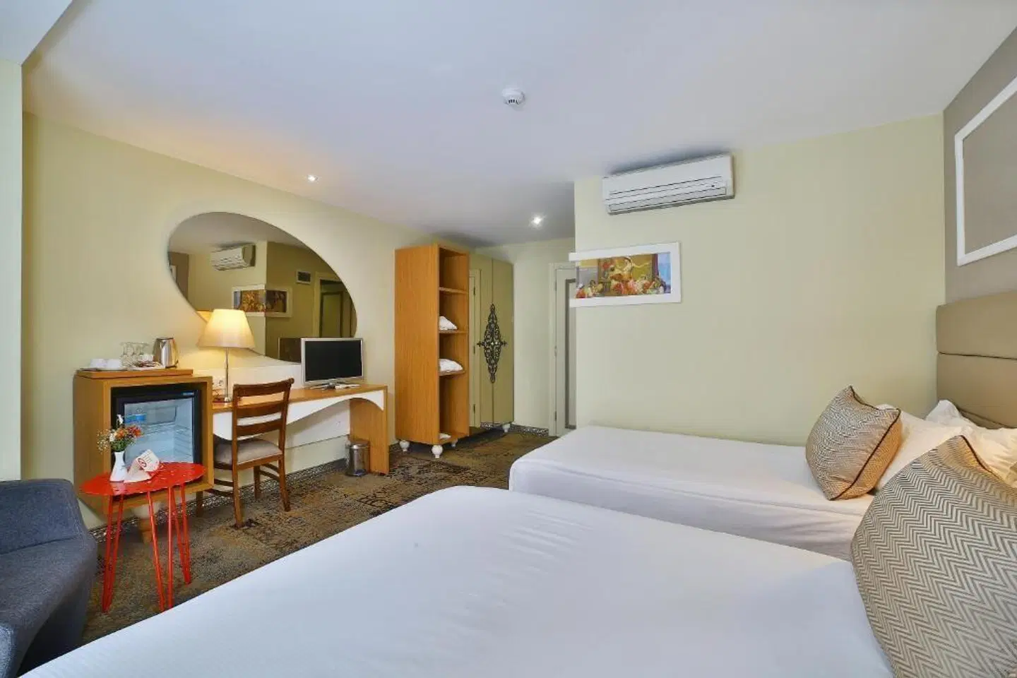 All Seasons Suites ROOM_EXAMPLE
