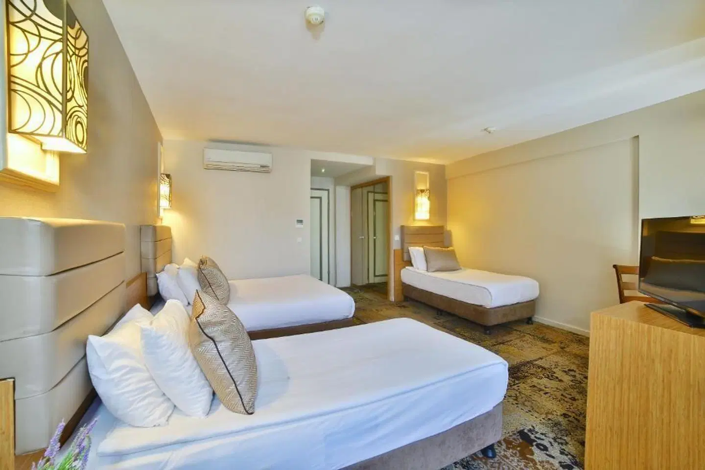 All Seasons Suites ROOM_EXAMPLE