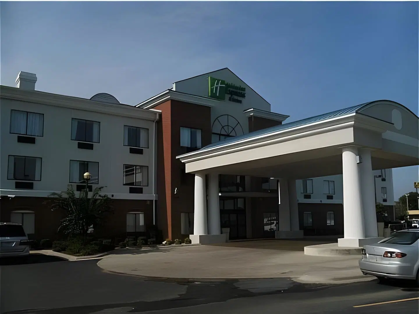 La Quinta Inn & Suites by Wyndham Meridian EXTERIOR
