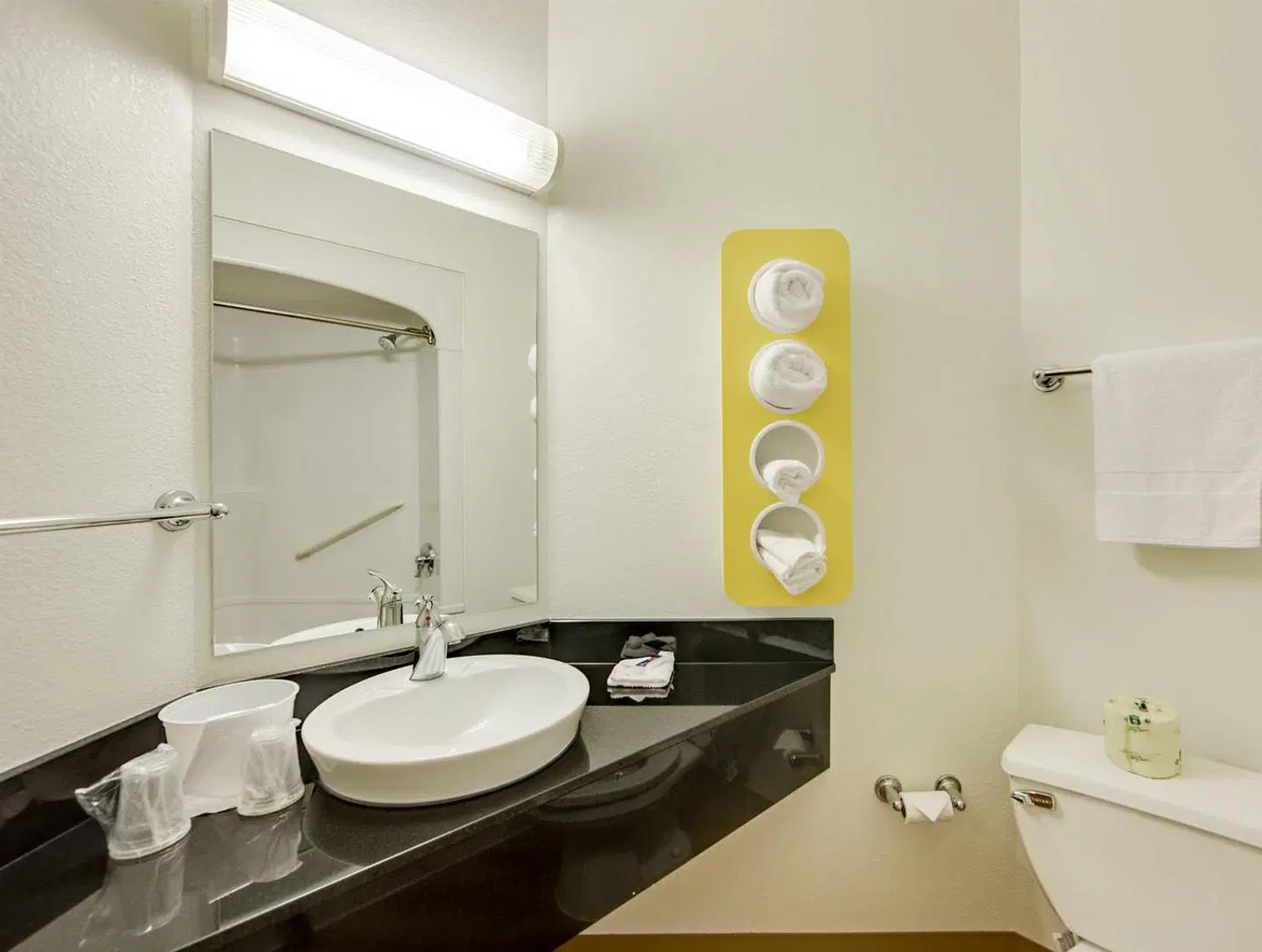 Motel 6 Brampton, ON - Toronto Badezimmer