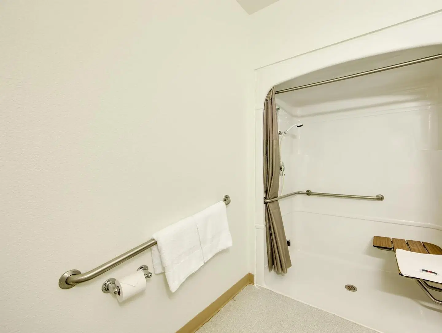 Motel 6 Brampton, ON - Toronto Badezimmer