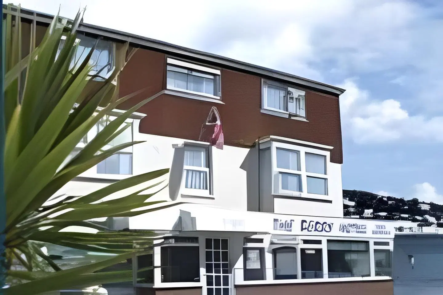 Berry Hotel EXTERIOR
