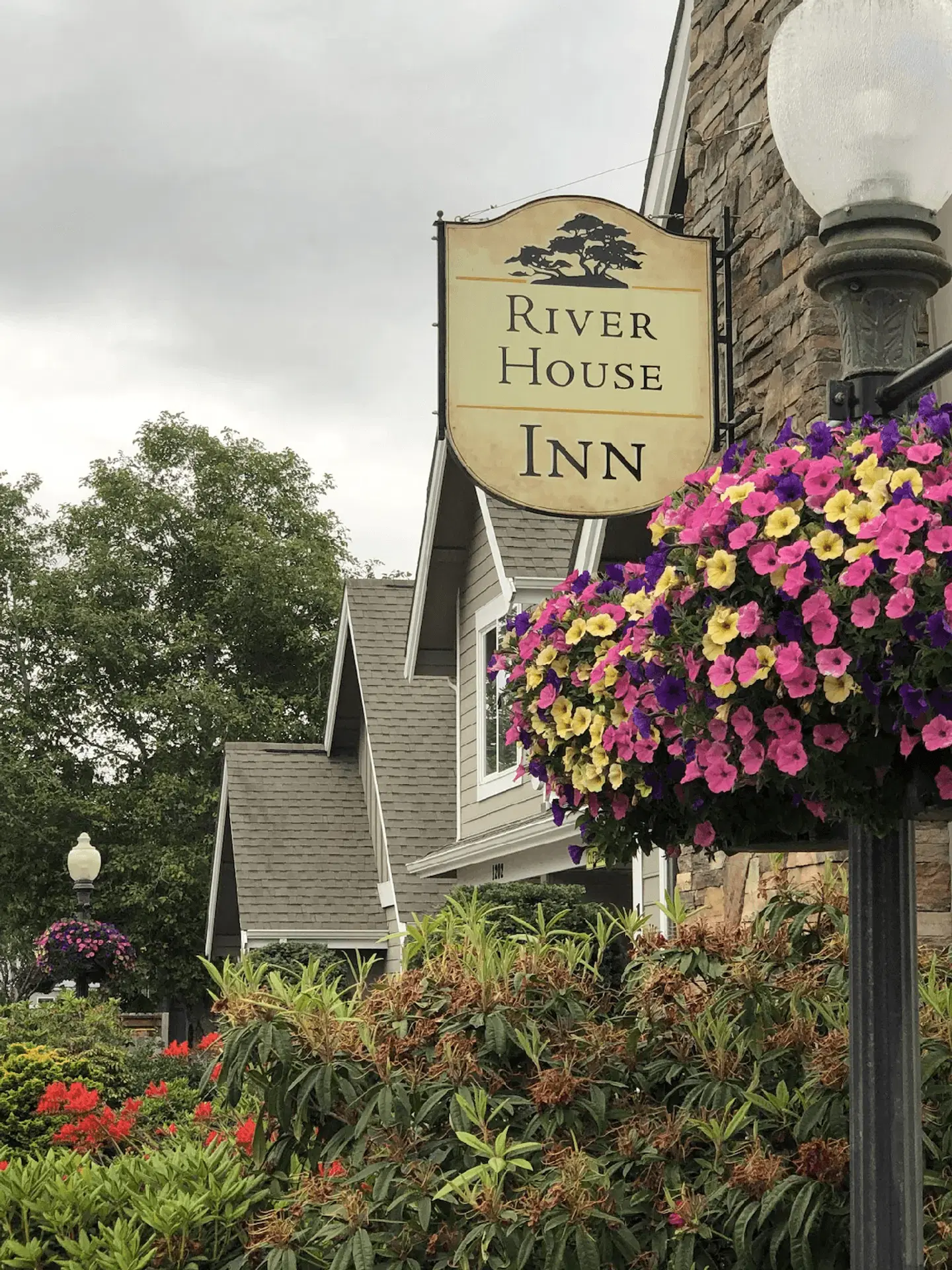 River House Inn EXTERIOR