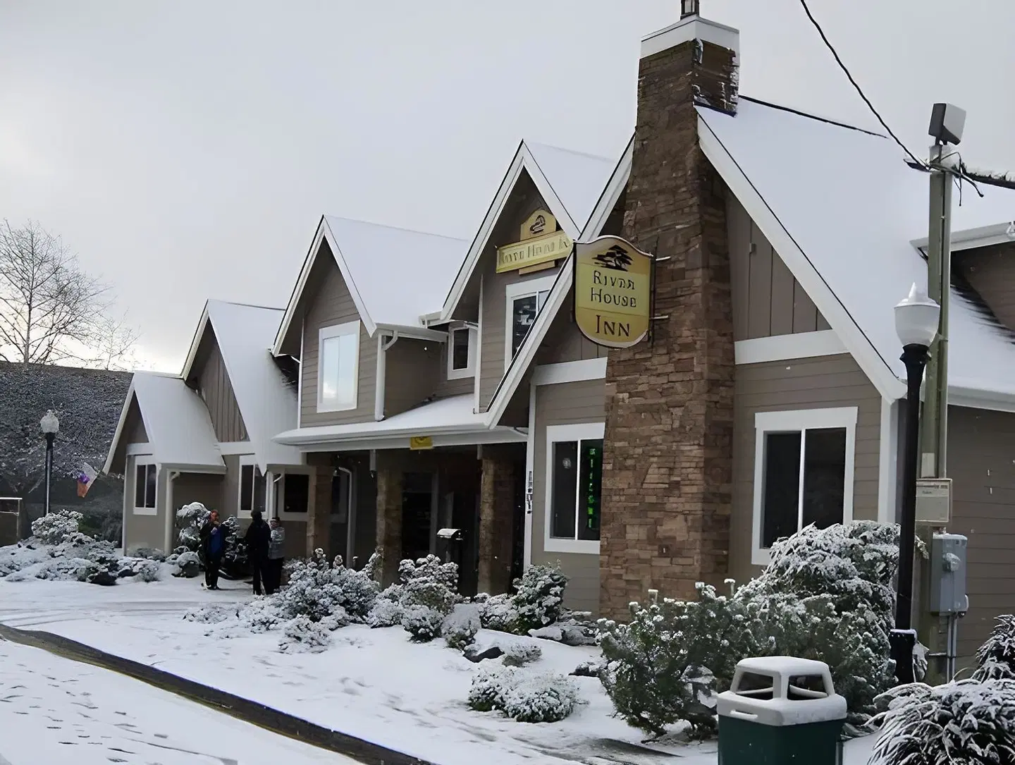River House Inn EXTERIOR