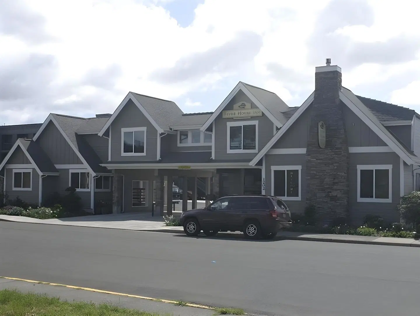 River House Inn EXTERIOR