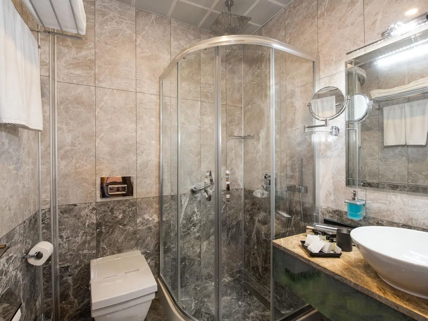 Perapolis Hotel Badezimmer