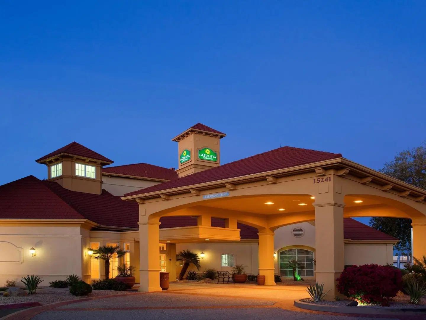 La Quinta Inn & Suites by Wyndham Phoenix Chandler EXTERIOR