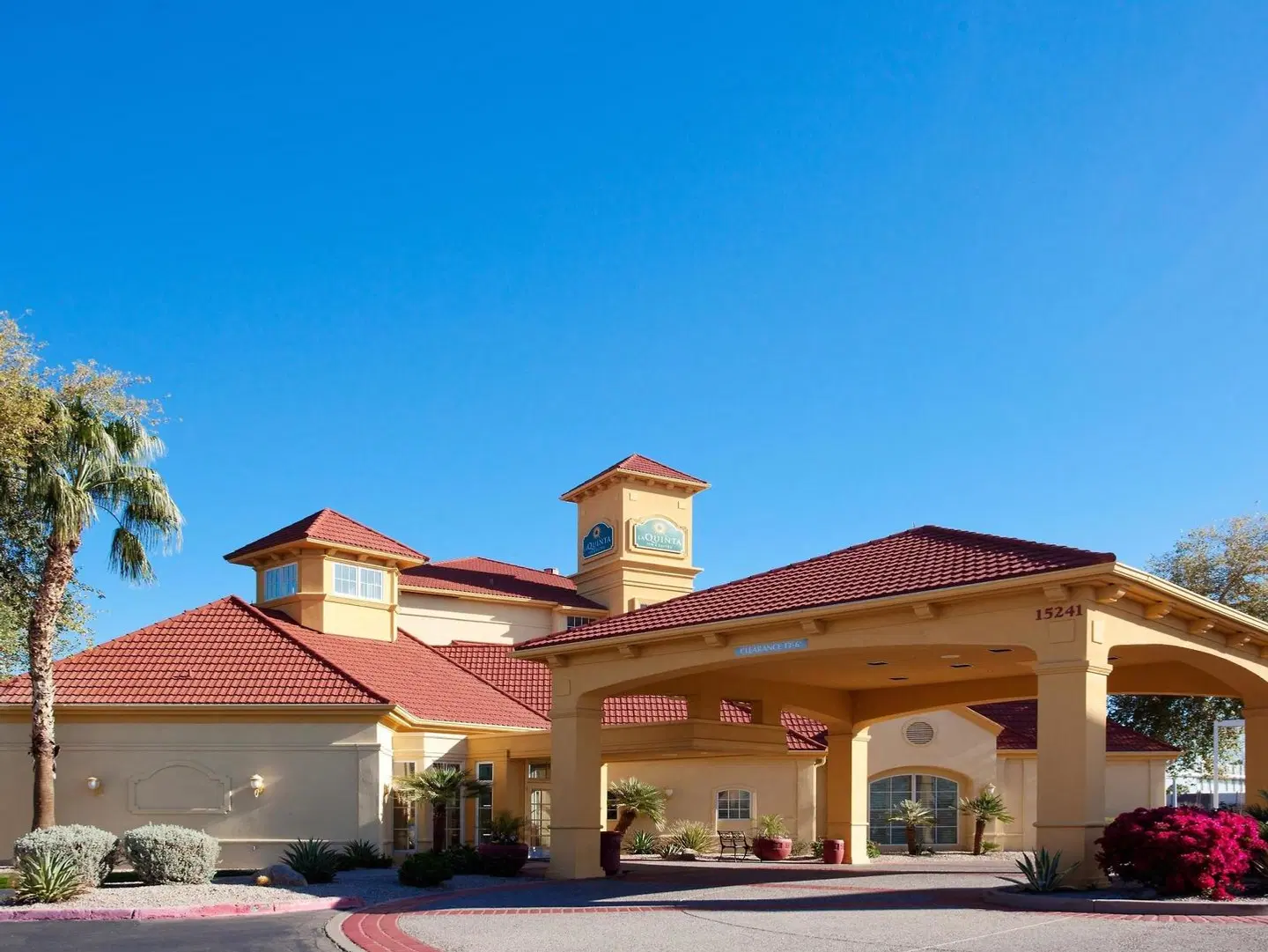 La Quinta Inn & Suites by Wyndham Phoenix Chandler EXTERIOR