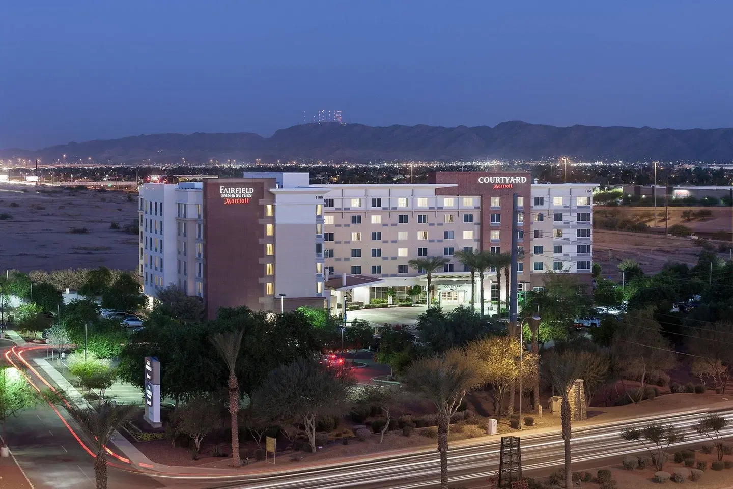 Fairfield Inn and Suites Phoenix Chandler Fashion Center EXTERIOR