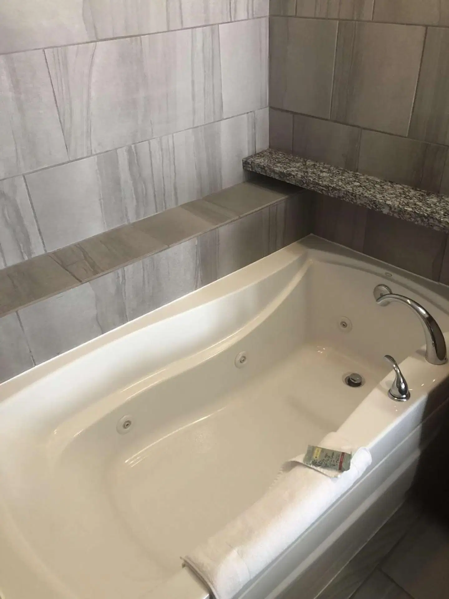 Best Western InnSuites Tucson Foothills Badezimmer