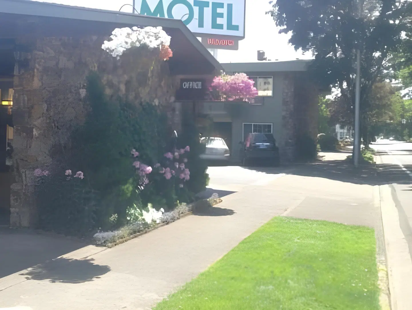 Timbers Motel EXTERIOR