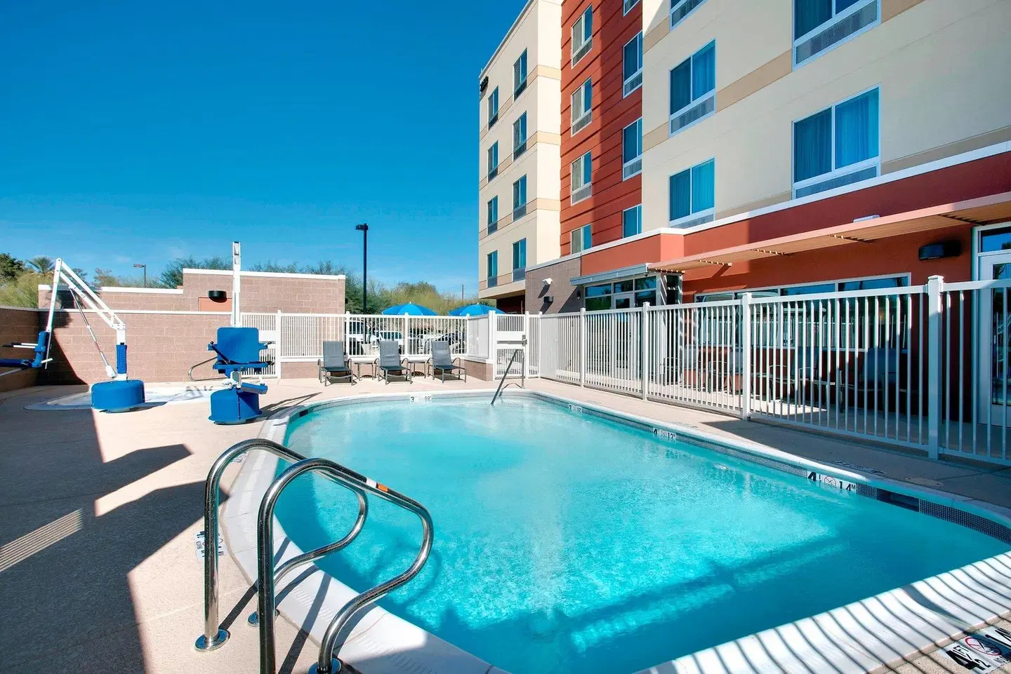 Fairfield Inn & Suites by Marriott Phoenix Tempe/Airport OUTDOOR_POOL