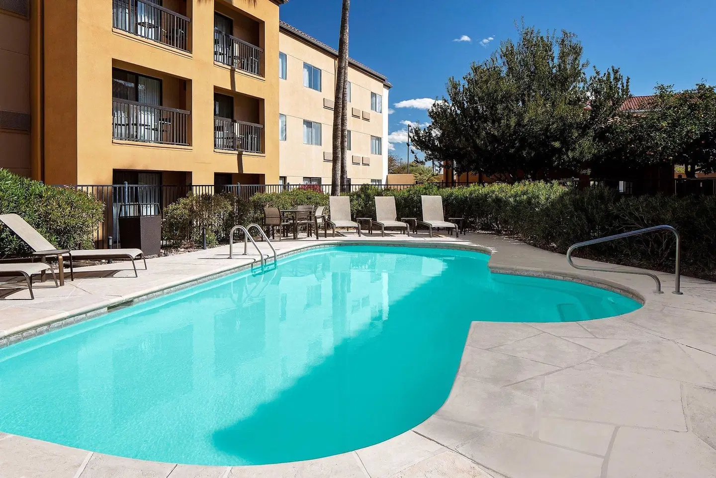 Courtyard by Marriott Tucson Williams Centre OUTDOOR_POOL