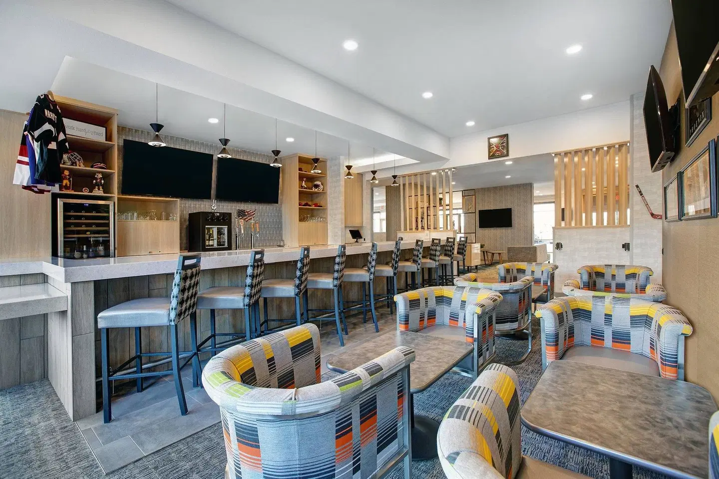 TownePlace Suites by M. PHX Glendale Sports & E. District Bar
