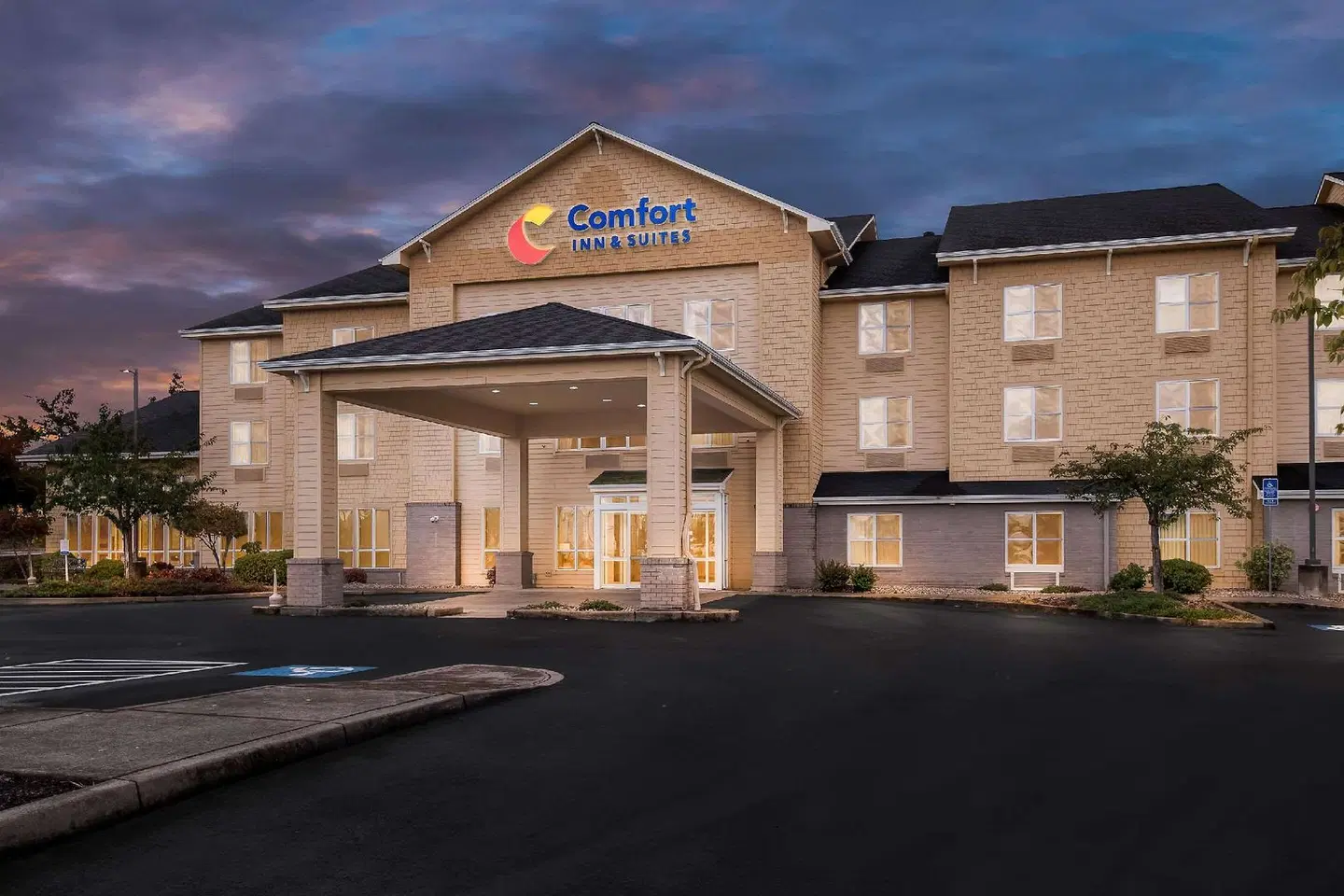 Comfort Inn & Suites Creswell EXTERIOR