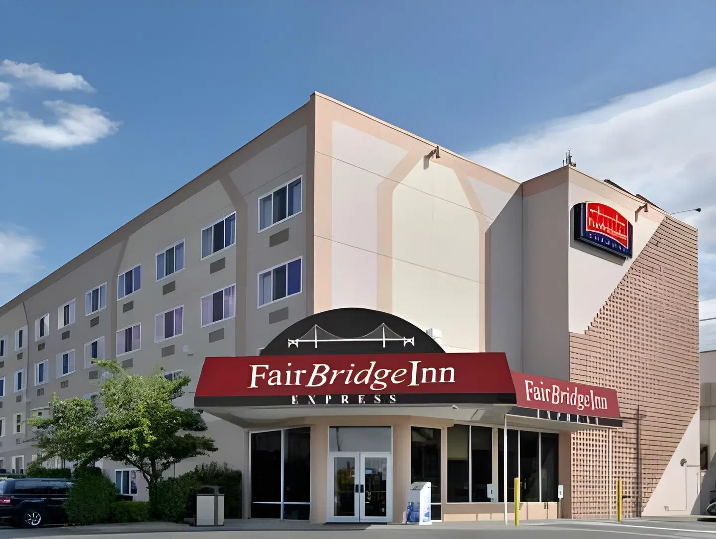 La Quinta Inn & Suites by Wyndham Spokane Downtown EXTERIOR