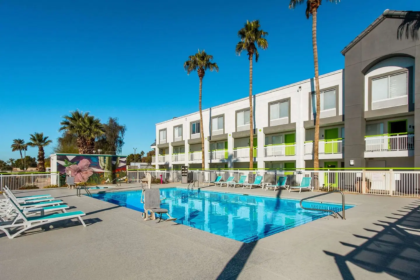 SureStay Plus Hotel by Best Western Scottsdale North OUTDOOR_POOL