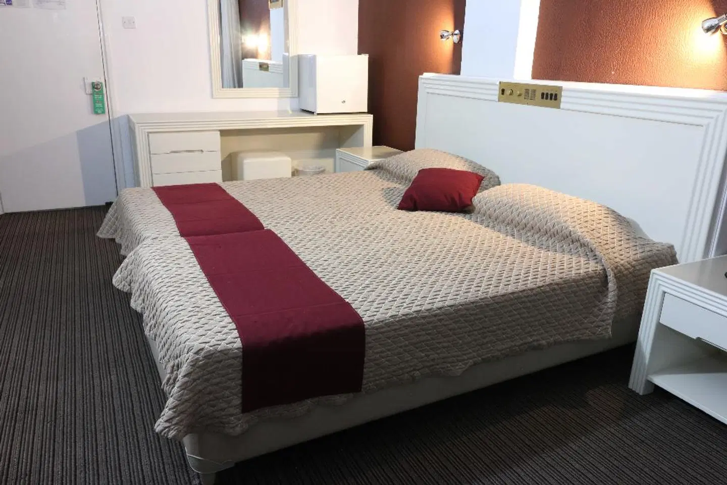King's Hotel ROOM_EXAMPLE