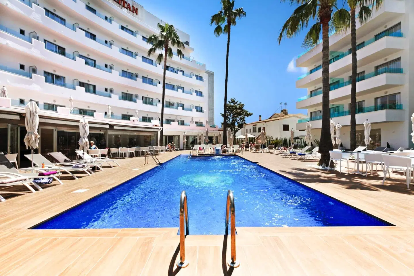 Metropolitan JUKA Playa Aparthotel OUTDOOR_POOL