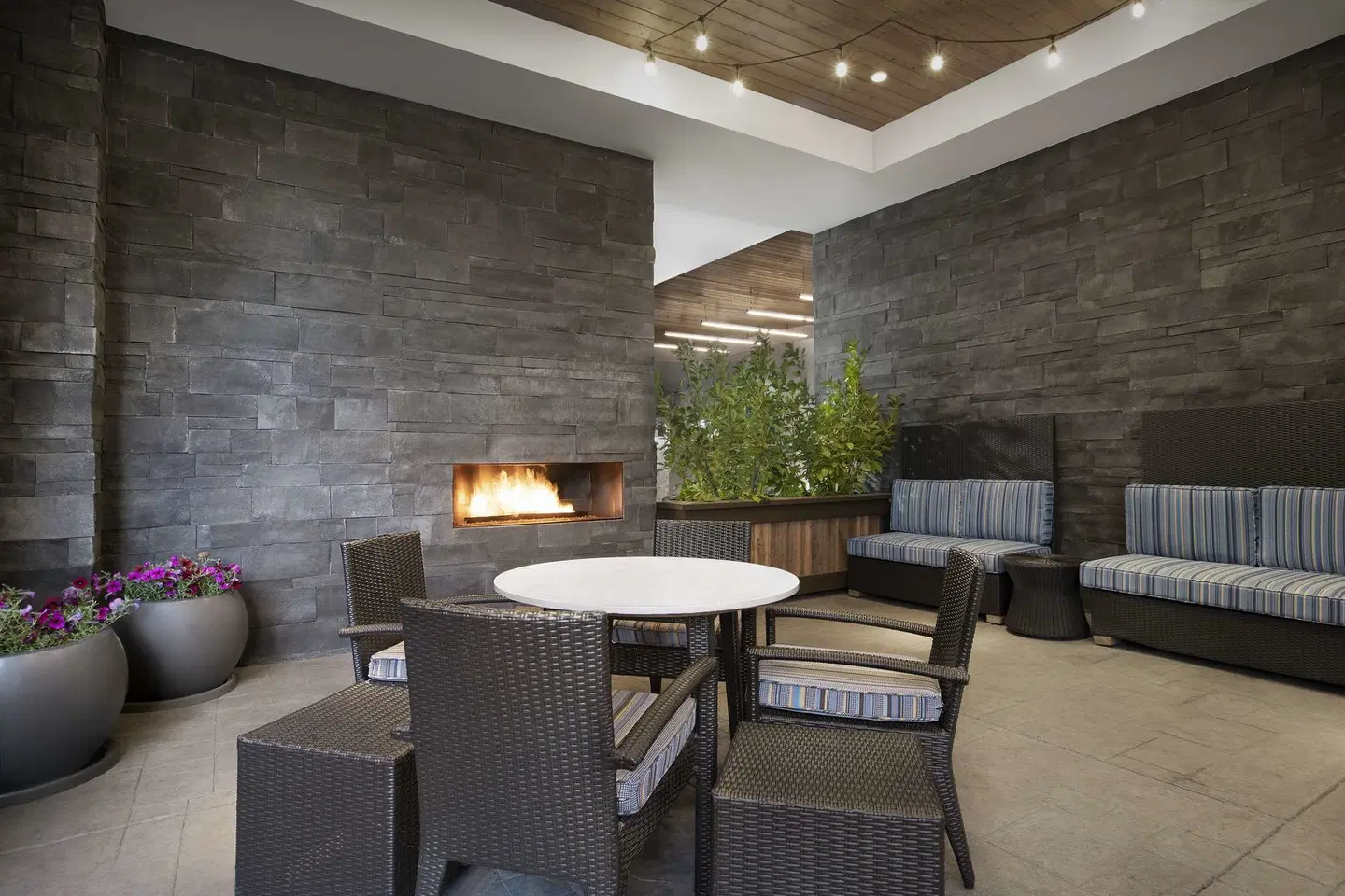 Home2 Suites by Hilton Eugene Downtown University Area Terrasse