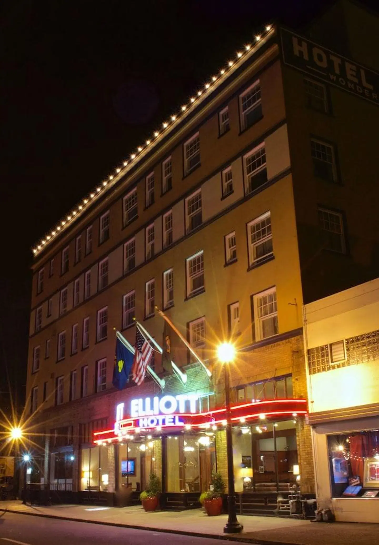 Elliott EXTERIOR