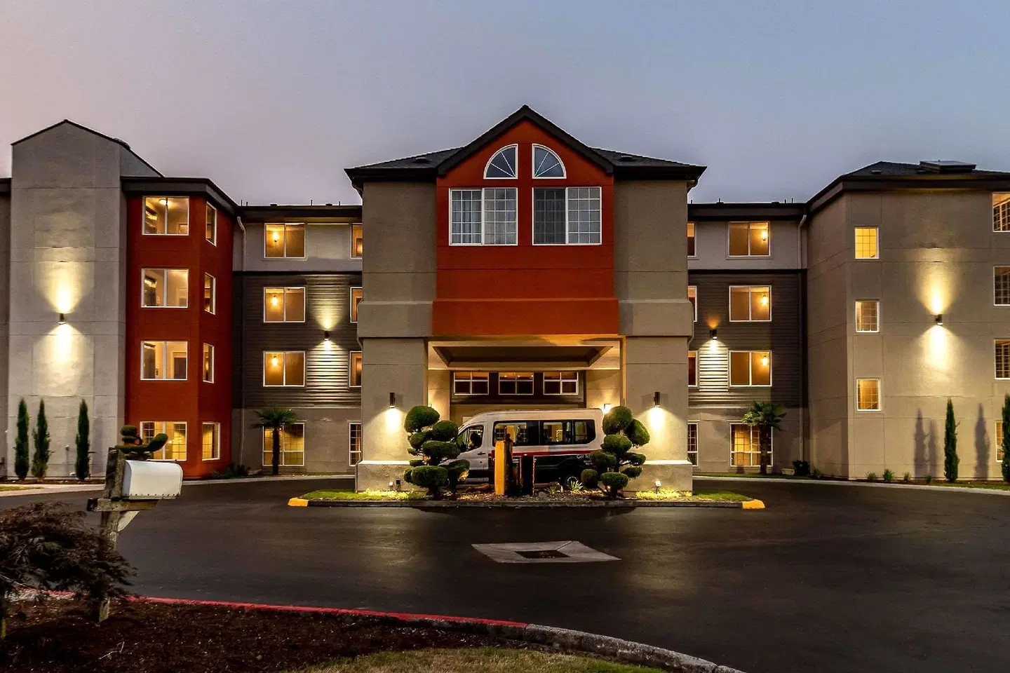 Clarion Hotel Portland Airport EXTERIOR