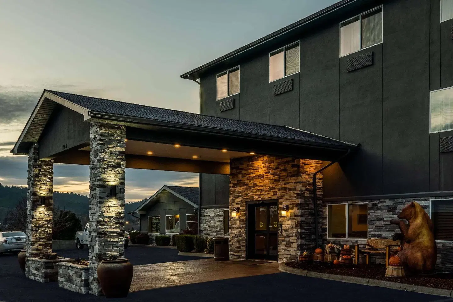 La Quinta Inn & Suites by Wyndham Grants Pass EXTERIOR