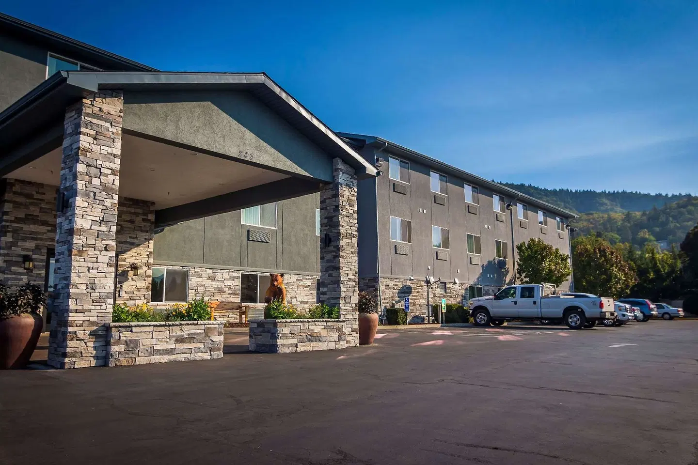 La Quinta Inn & Suites by Wyndham Grants Pass EXTERIOR