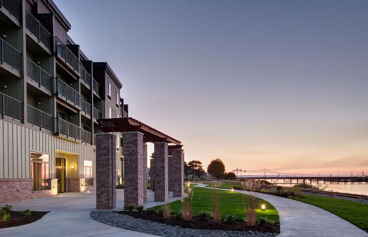 Hampton Inn & Suites Astoria EXTERIOR