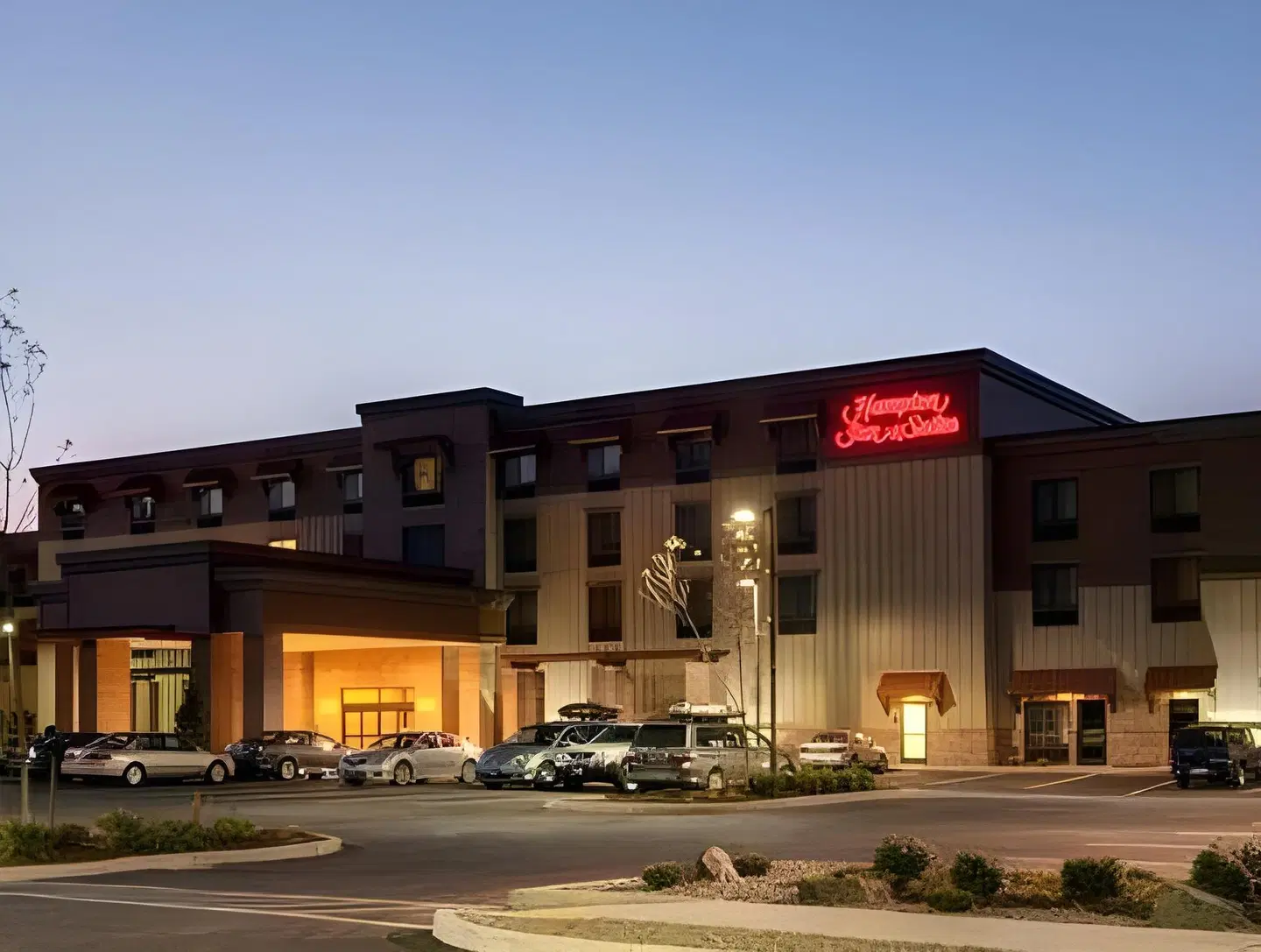 Hampton Inn & Suites Astoria EXTERIOR