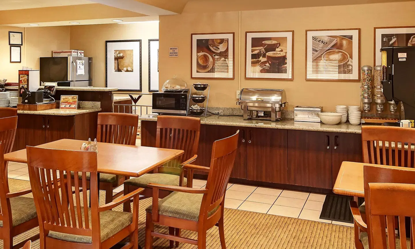 Phoenix Inn Suites Salem Bar