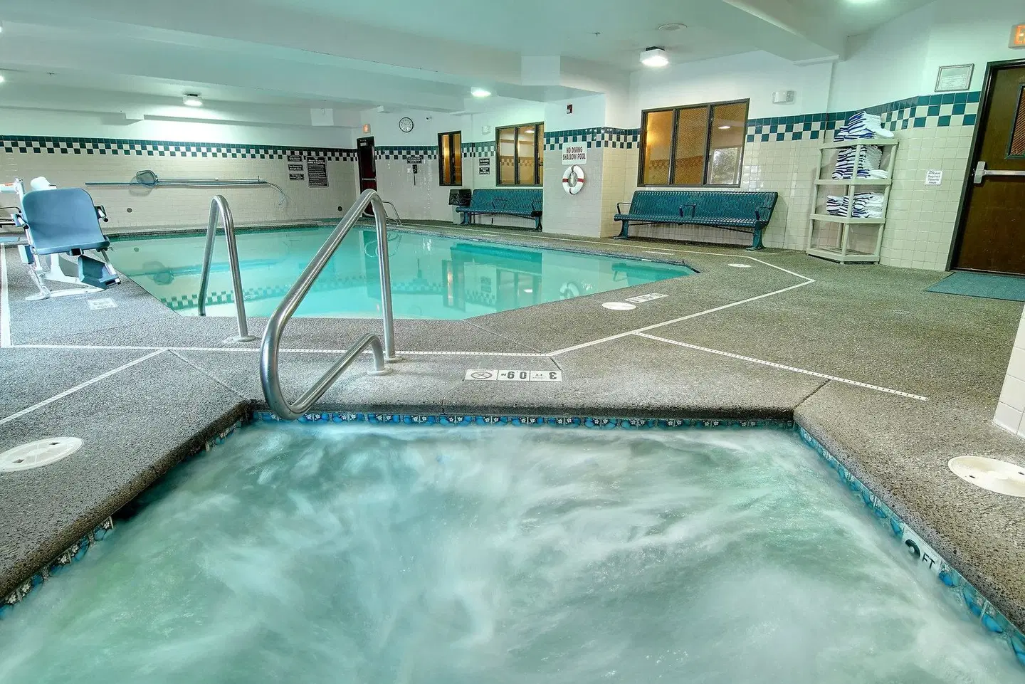 Phoenix Inn Suites Albany Hallenbad