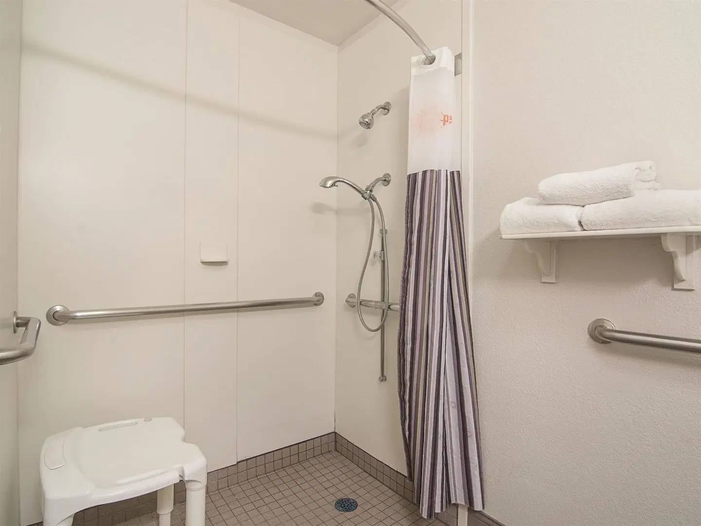La Quinta Inn & Suites by Wyndham Phoenix Mesa West Badezimmer