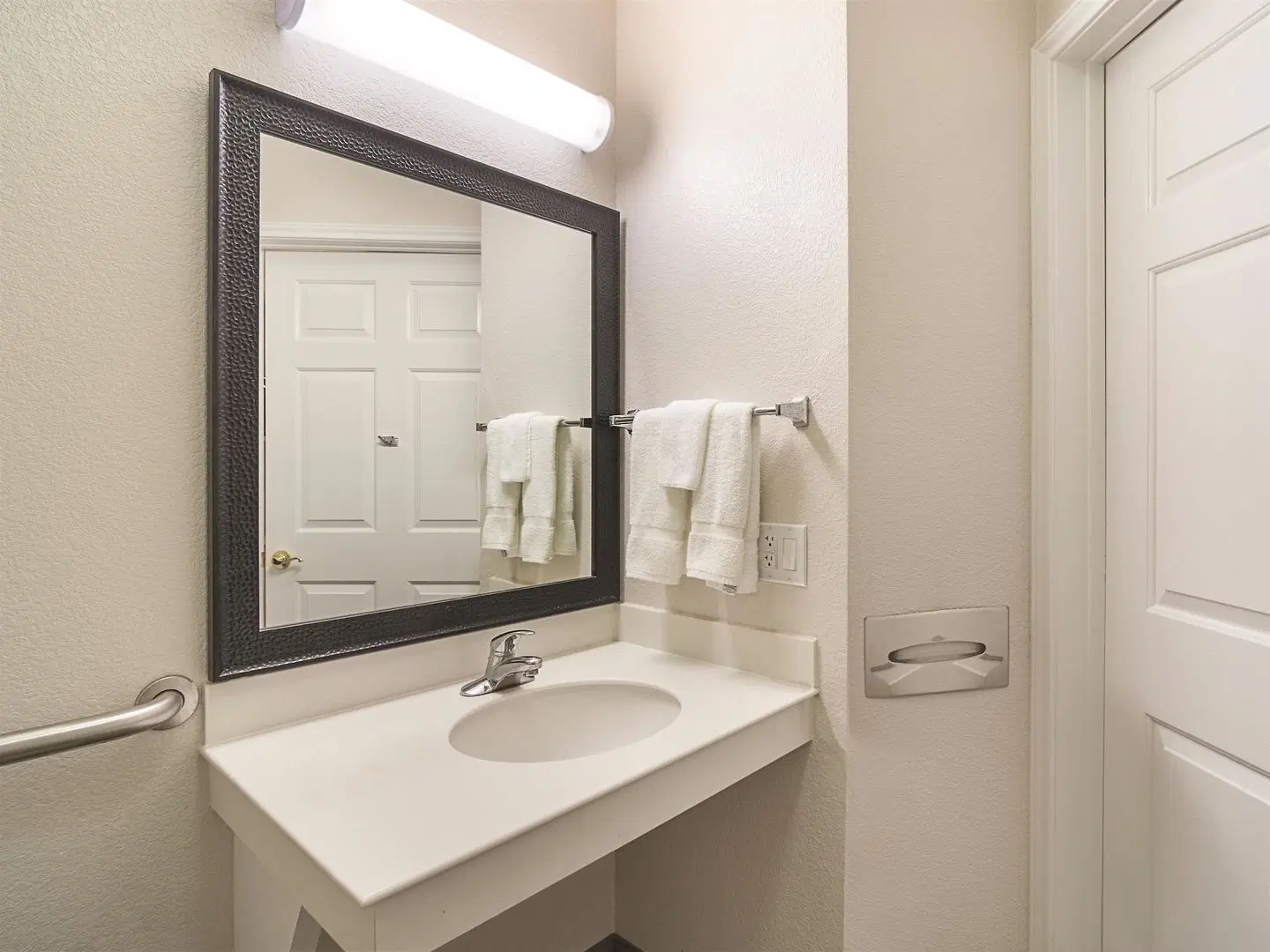 La Quinta Inn & Suites by Wyndham Phoenix Mesa West Badezimmer