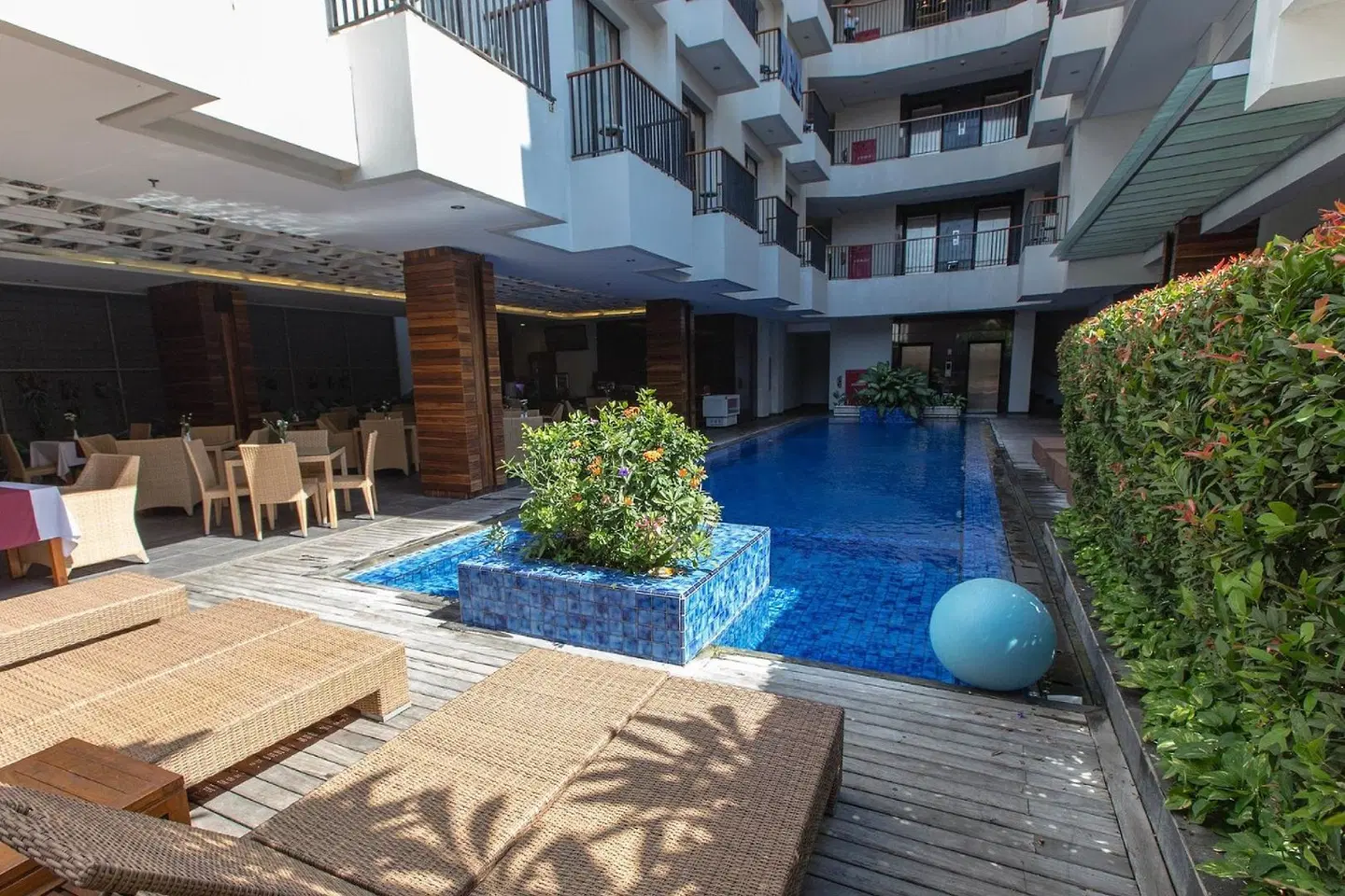 Ping Hotel Seminyak Bali OUTDOOR_POOL