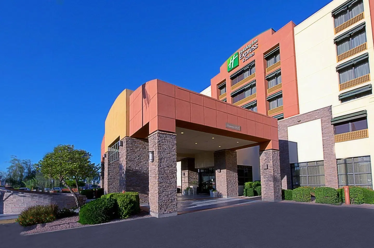 Holiday Inn Express & Suites Tempe by IHG EXTERIOR