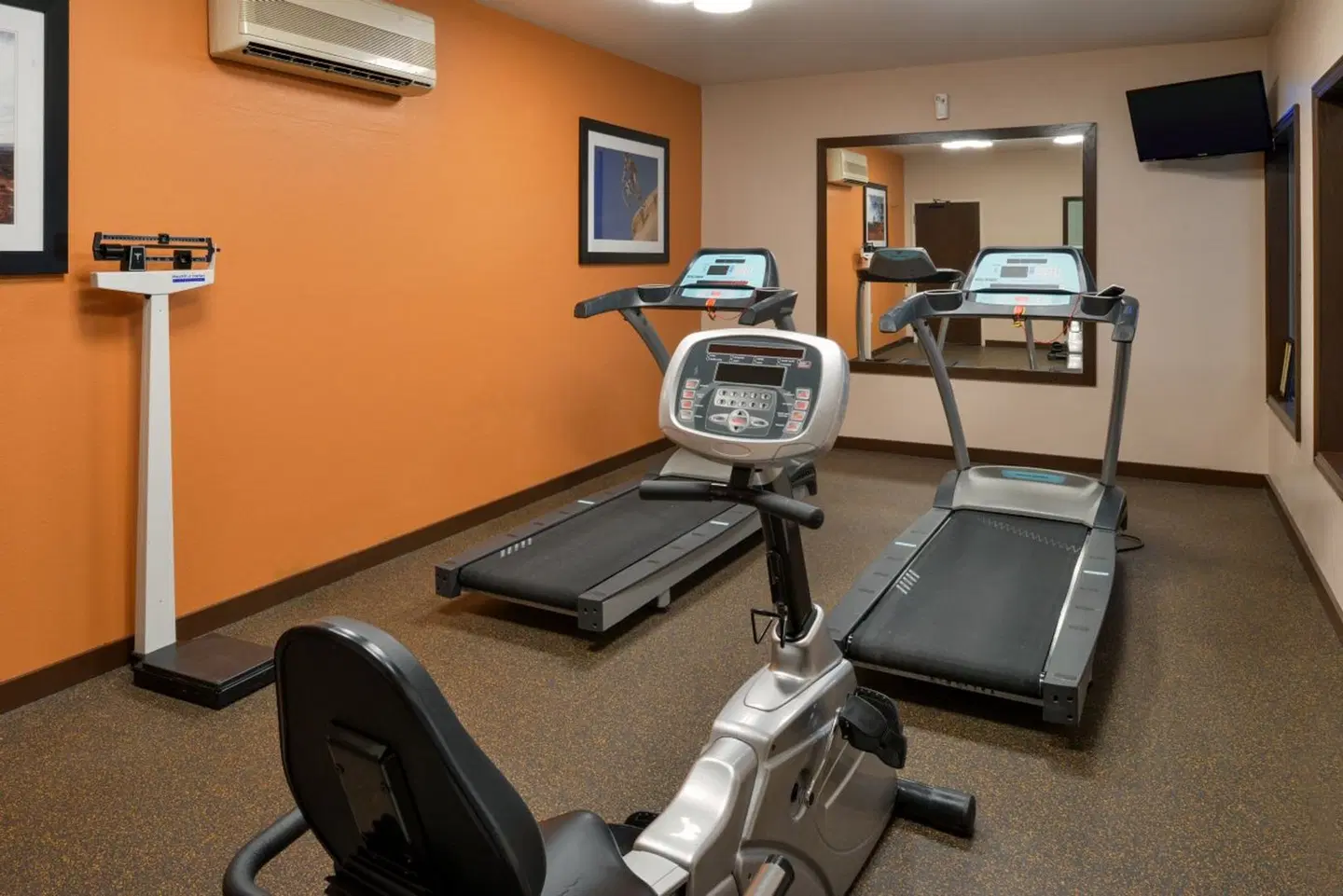 Holiday Inn Express & Suites Kingman by IHG SPORTS_AND_LEISURE