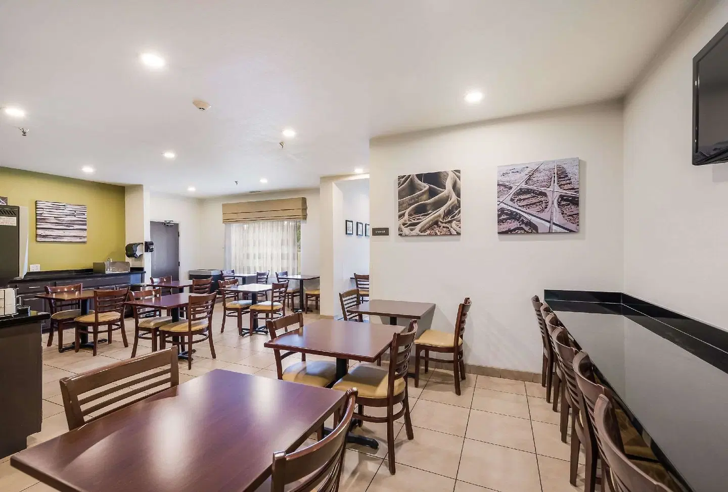 Sleep Inn Flagstaff Bar