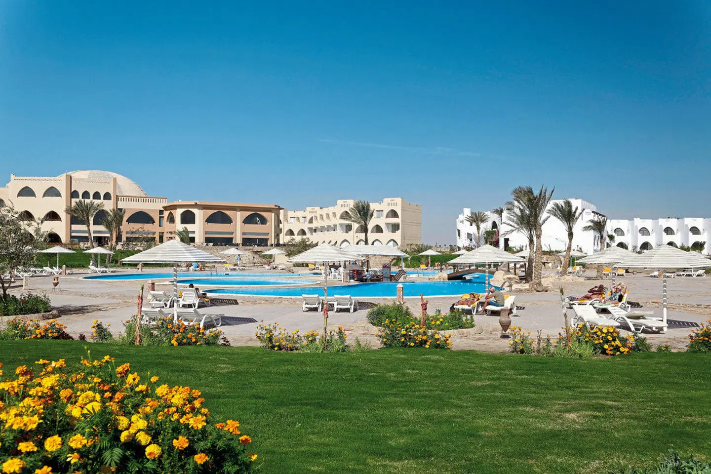 Three Corners Equinox Beach Resort EXTERIOR