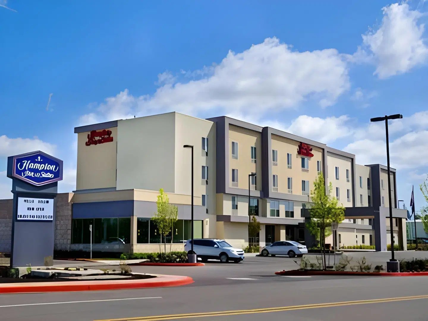 Hampton Inn & Suites Salem EXTERIOR
