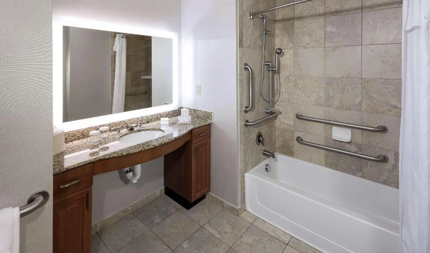 Homewood Suites by Hilton Phoenix North-Happy Valley Badezimmer