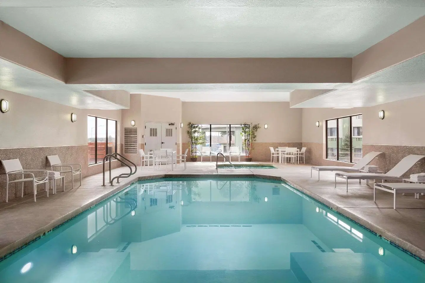 Country Inn & Suites by Radisson, Flagstaff, AZ Hallenbad