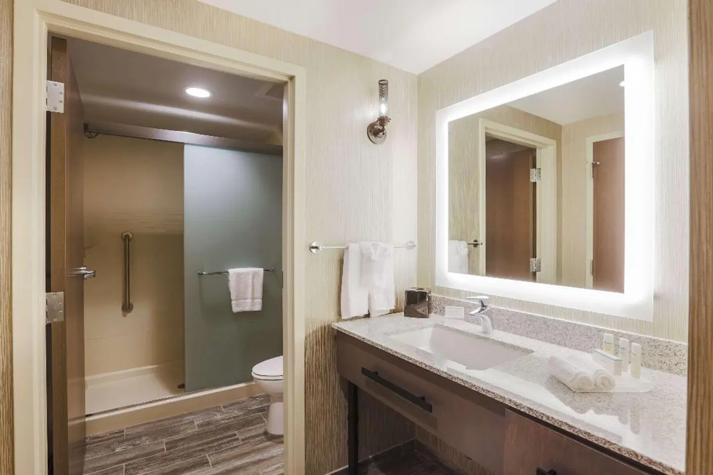 Homewood Suites By Hilton Charleston Historic District Badezimmer
